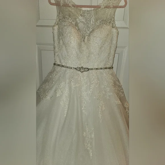 NWT! REBECCA INGRAM WEDDING DRESS ! (ONE PEARL IS MISSING ON THE SWAROVSKI BELT) - Picture 6 of 16